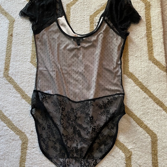 Express lace bodysuit - SZ Small - Picture 2 of 4